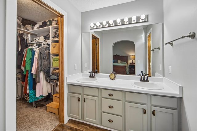 800 SW Kennybrook Drive, Grimes, IA 50111