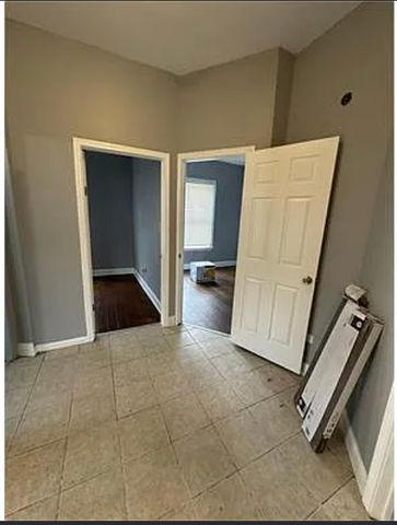 6444 S Eberhart Avenue, Chicago, IL 60637