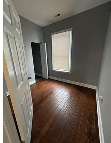 6444 S Eberhart Avenue, Chicago, IL 60637