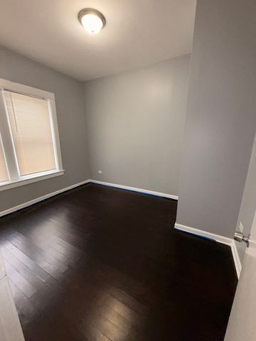 6444 S Eberhart Avenue, Chicago, IL 60637