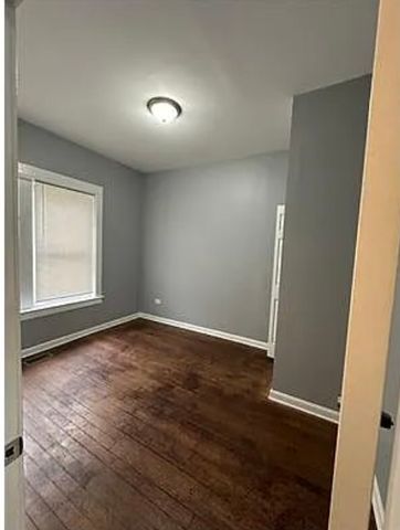 6444 S Eberhart Avenue, Chicago, IL 60637