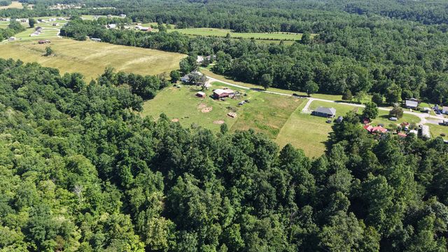 2 Hawkins Rd, Westmoreland, TN 37186