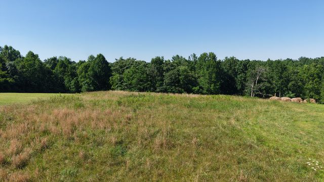 2 Hawkins Rd, Westmoreland, TN 37186