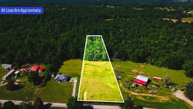 2 Hawkins Rd, Westmoreland, TN 37186