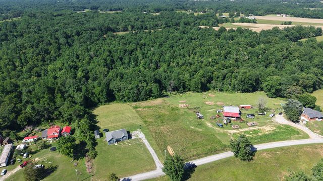 2 Hawkins Rd, Westmoreland, TN 37186