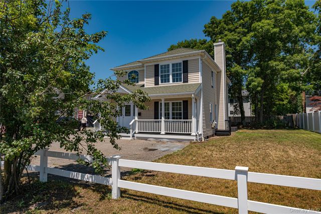 2163 Sunrise Highway, Islip, NY 11751