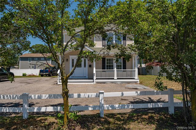2163 Sunrise Highway, Islip, NY 11751