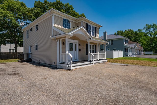 2163 Sunrise Highway, Islip, NY 11751