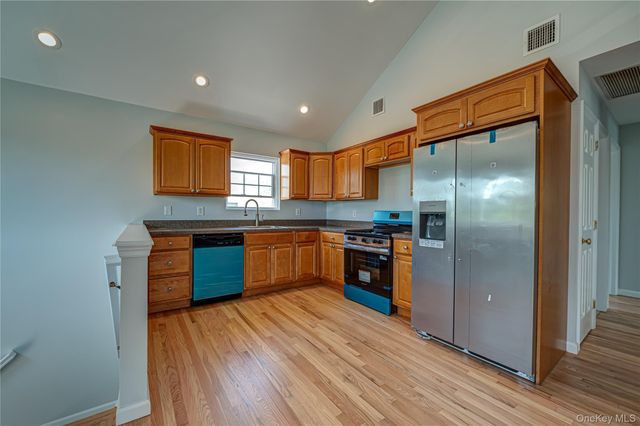 2163 Sunrise Highway, Islip, NY 11751