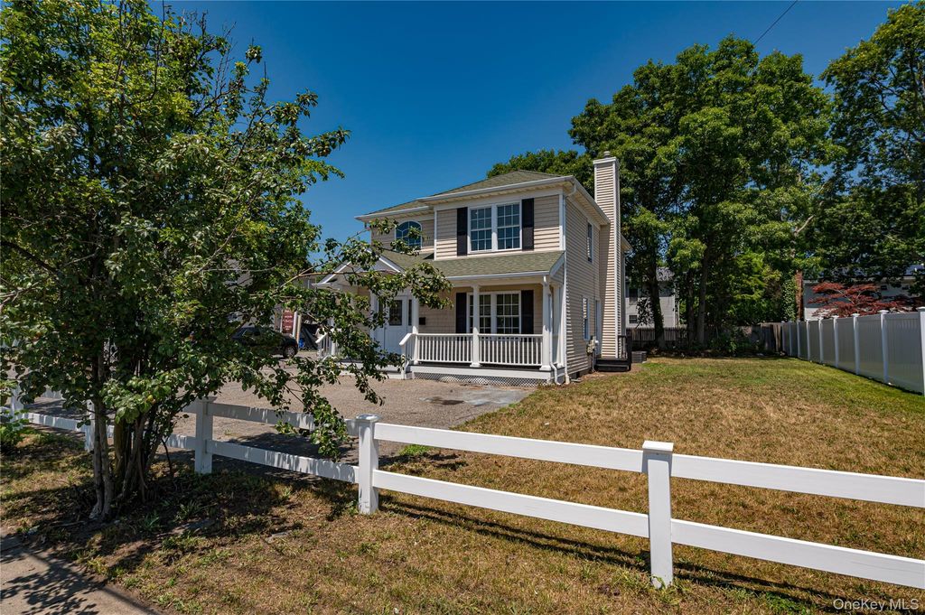 2163 Sunrise Highway, Islip, NY 11751