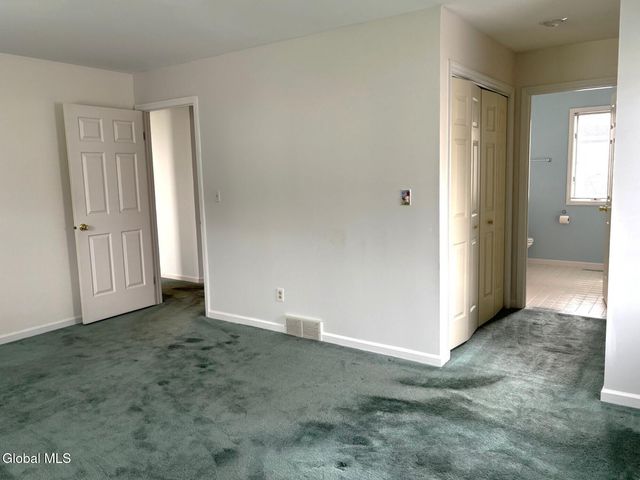 16 Pepper Lane, Greenfield, NY 12866