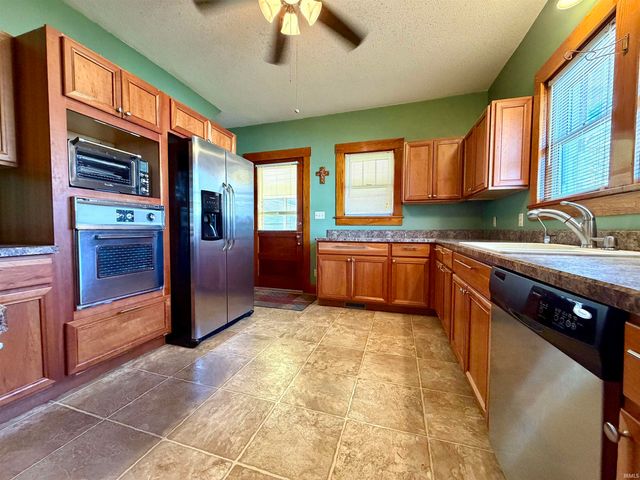 214 N Chestnut Street, Huntingburg, IN 47542