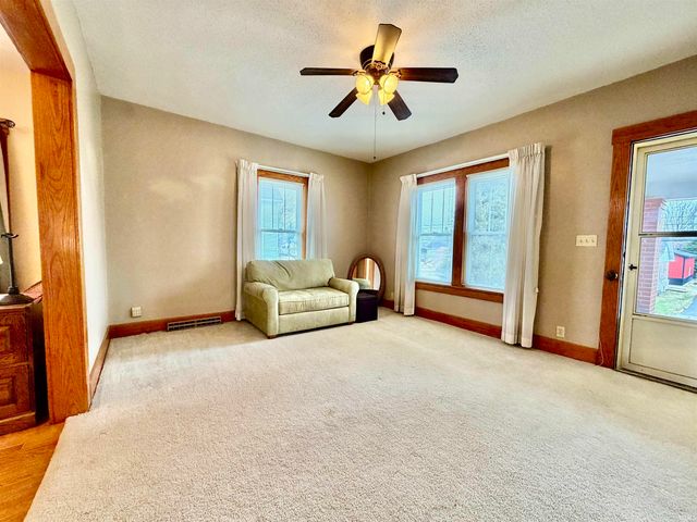 214 N Chestnut Street, Huntingburg, IN 47542