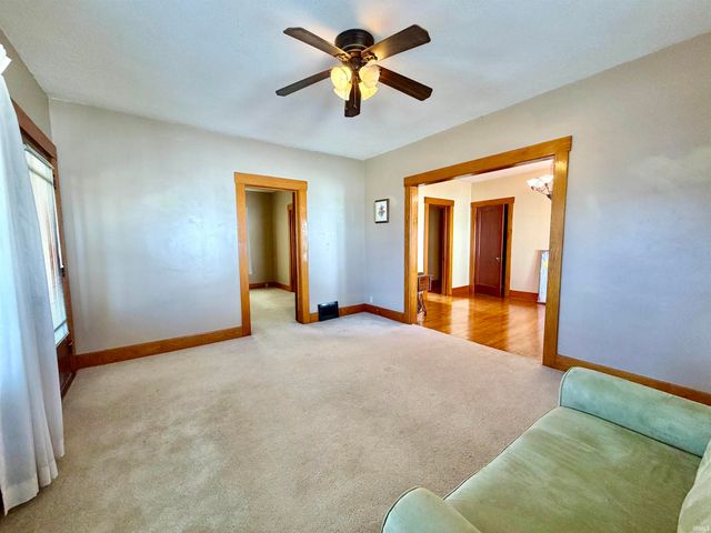 214 N Chestnut Street, Huntingburg, IN 47542