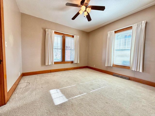 214 N Chestnut Street, Huntingburg, IN 47542