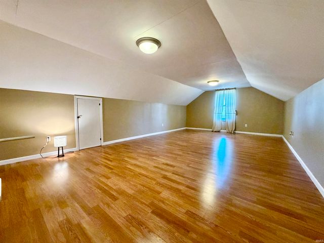 214 N Chestnut Street, Huntingburg, IN 47542