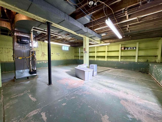 214 N Chestnut Street, Huntingburg, IN 47542