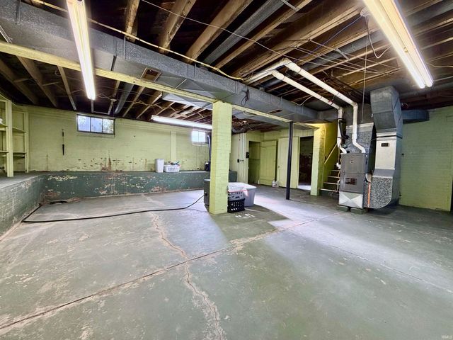 214 N Chestnut Street, Huntingburg, IN 47542