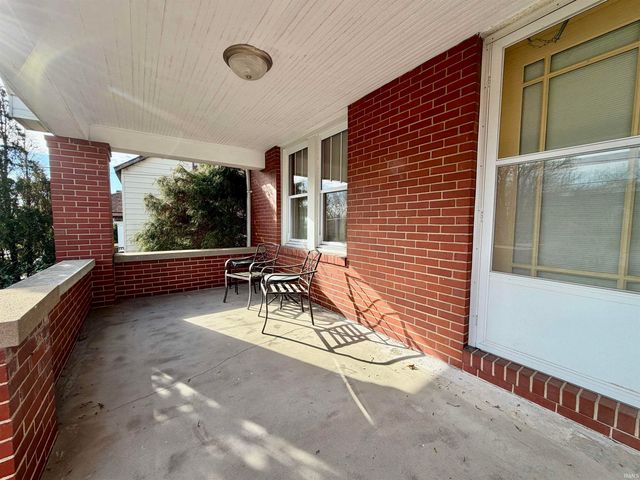 214 N Chestnut Street, Huntingburg, IN 47542