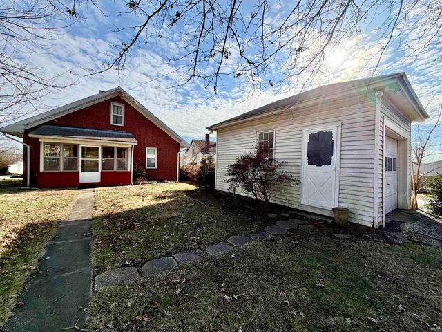 214 N Chestnut Street, Huntingburg, IN 47542