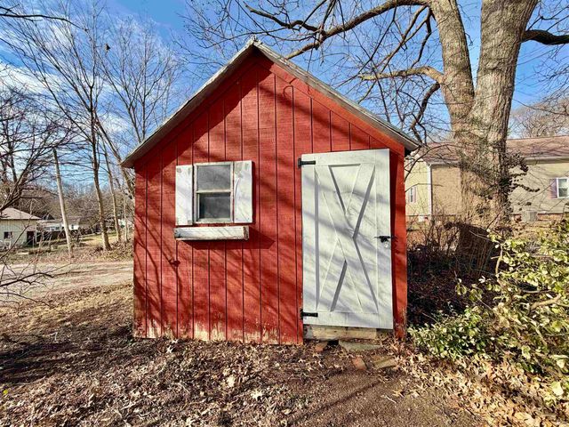 214 N Chestnut Street, Huntingburg, IN 47542