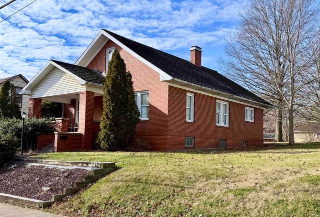 214 N Chestnut Street, Huntingburg, IN 47542