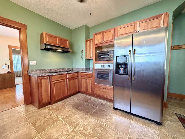 214 N Chestnut Street, Huntingburg, IN 47542