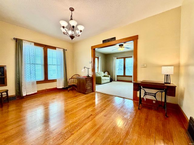 214 N Chestnut Street, Huntingburg, IN 47542