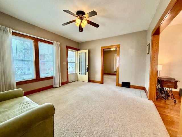 214 N Chestnut Street, Huntingburg, IN 47542