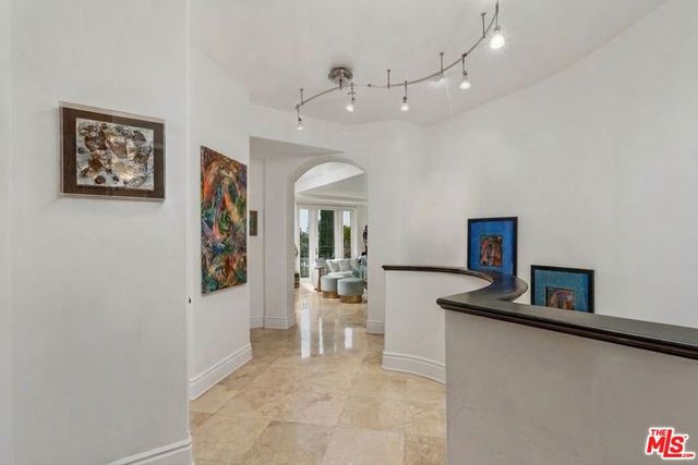 137 S Spalding Drive 401, Beverly Hills, CA 90212