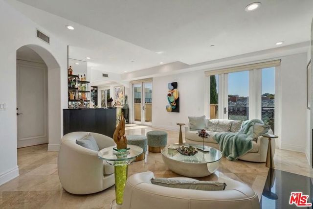 137 S Spalding Drive 401, Beverly Hills, CA 90212