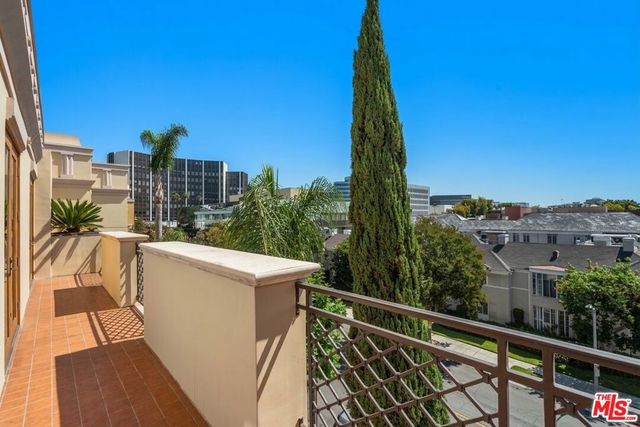 137 S Spalding Drive 401, Beverly Hills, CA 90212