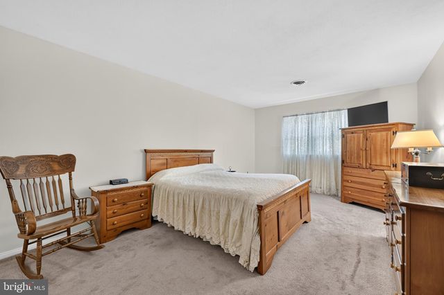 22 BEECHWOOD LN, Yardley, PA 19067