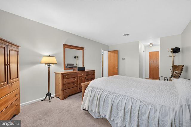 22 BEECHWOOD LN, Yardley, PA 19067