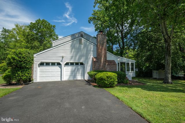22 BEECHWOOD LN, Yardley, PA 19067