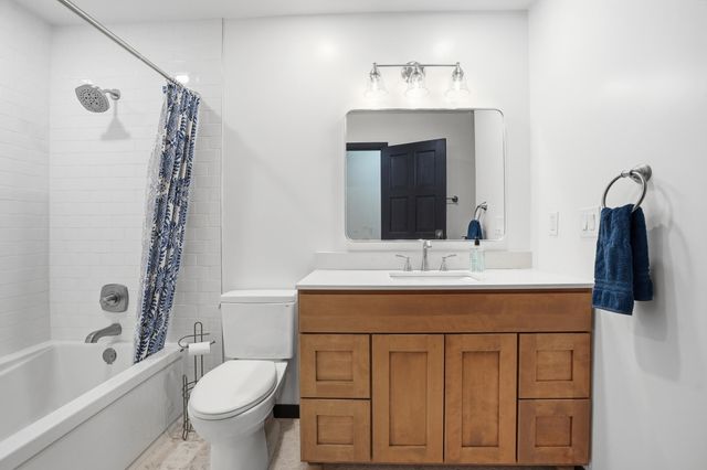 2224 Robinhood Boulevard, Schererville, IN 46375