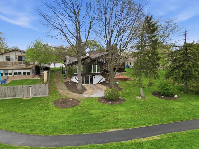 2224 Robinhood Boulevard, Schererville, IN 46375