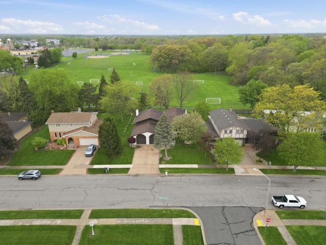 2224 Robinhood Boulevard, Schererville, IN 46375