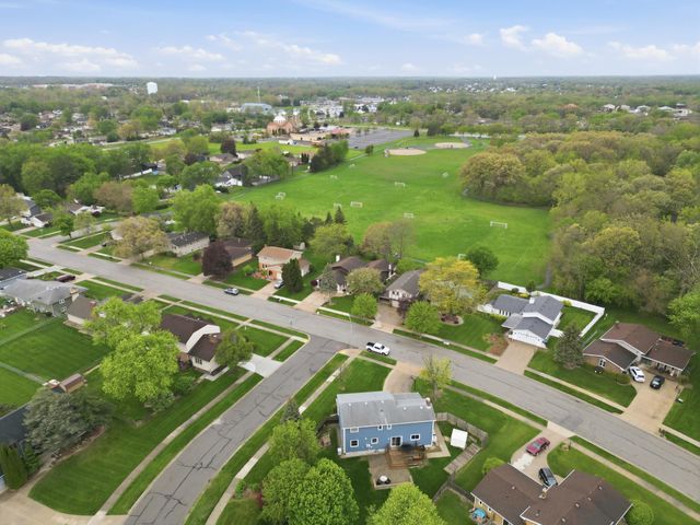 2224 Robinhood Boulevard, Schererville, IN 46375