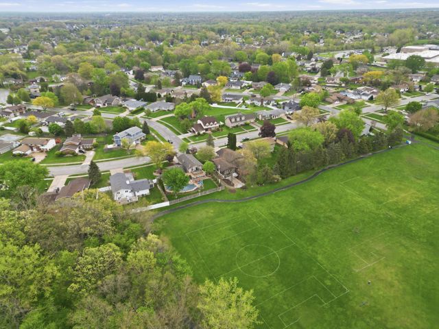 2224 Robinhood Boulevard, Schererville, IN 46375