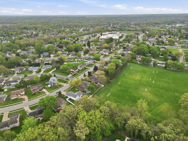 2224 Robinhood Boulevard, Schererville, IN 46375