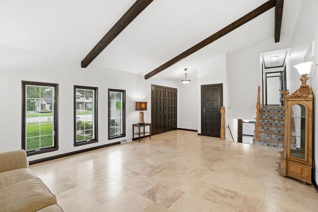 2224 Robinhood Boulevard, Schererville, IN 46375