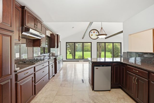 2224 Robinhood Boulevard, Schererville, IN 46375