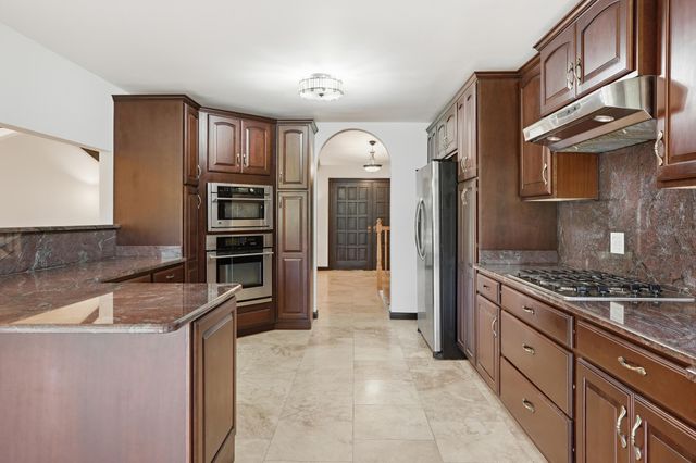 2224 Robinhood Boulevard, Schererville, IN 46375