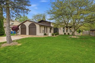 2224 Robinhood Boulevard, Schererville, IN 46375