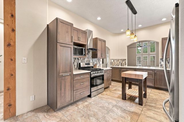 12705 Sandia Ridge Place NE, Albuquerque, NM 87111