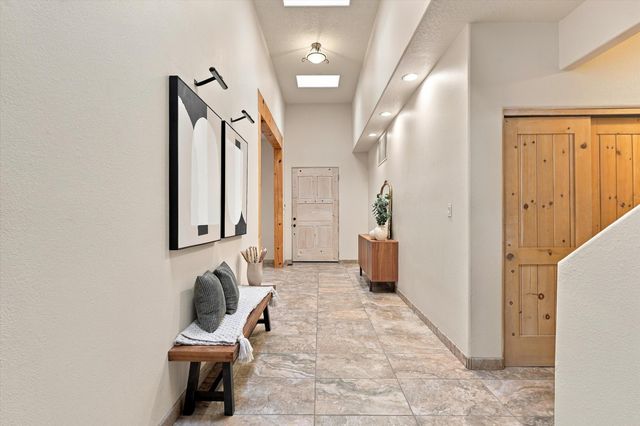12705 Sandia Ridge Place NE, Albuquerque, NM 87111