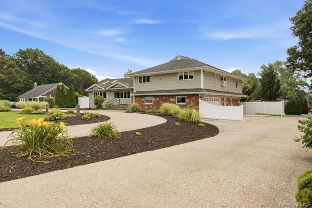 60 Hawthorne Street, Selden, NY 11784