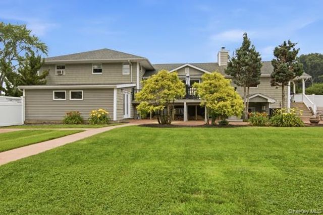 60 Hawthorne Street, Selden, NY 11784