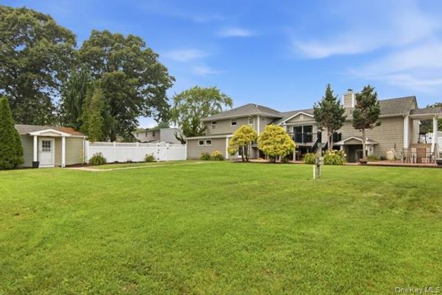 60 Hawthorne Street, Selden, NY 11784